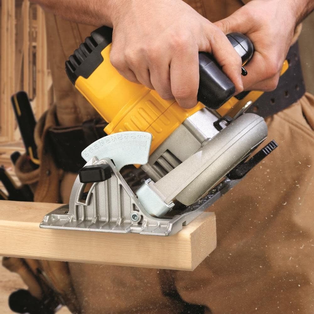 Máy cưa tròn DEWALT 20V MAX, Lưỡi cưa 6-1/2", Động cơ 460 MWO, Khả năng vát 0-50 độ, Chỉ có dụng cụ trần (DCS391B)