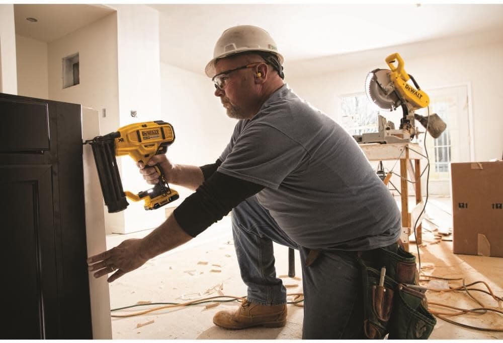 Máy đóng đinh không dây DEWALT DCN680B 20V MAX* XR® 18 GA (Chỉ có dụng cụ)